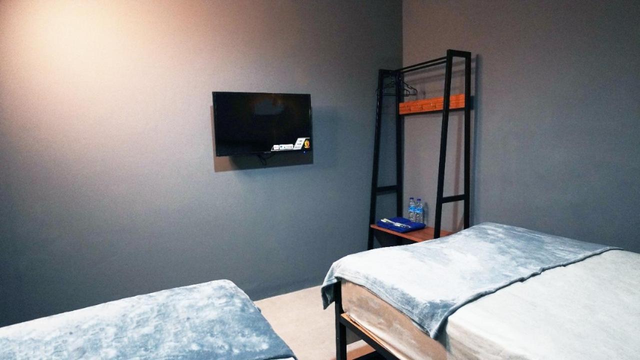 Hostel 18 Pasangan Butuh Surat Nikah Бандунг Екстер'єр фото